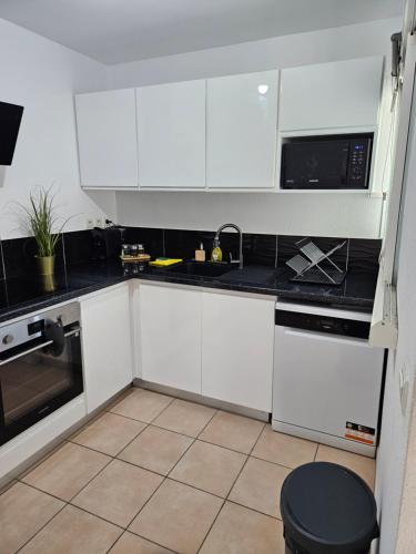 NEW Appart 2 chambres avec piscine proche aeroport in Les Abymes