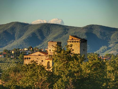  Castle in Gualdo Cattaneo with Swimming Pool,Garden,Bicycles, Pension in Gualdo Cattaneo bei Gualdo Cattaneo