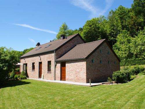  Modern Holiday Home in Stavelot with Fireplace in Stavelot