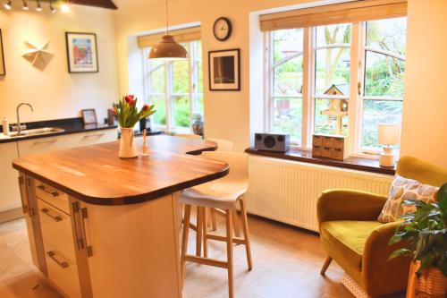 Luxurious Amberley House I Near Goodwood Events I With Garden & Parking in Boxgrove
