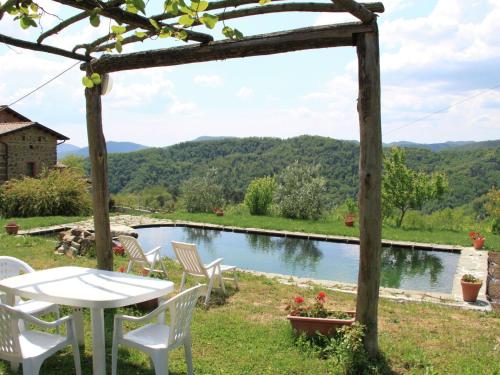 Басейн, Holiday Home in Tuscany with Natural Pond in Мулацо