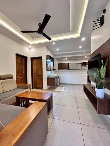 Om Shanti Apartments - image 2
