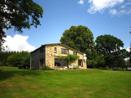 Sunny holiday home in Stavelot