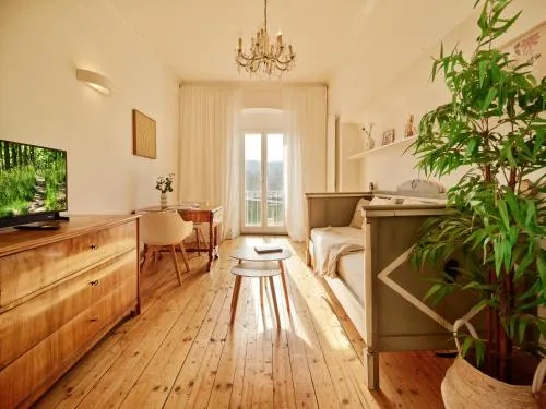 BG Living & Hosting - Moselufer Apartments Lieser - Direkt an der Mosel - Flussblick - Balkon - Parkplatz in Lieser, Deutschland