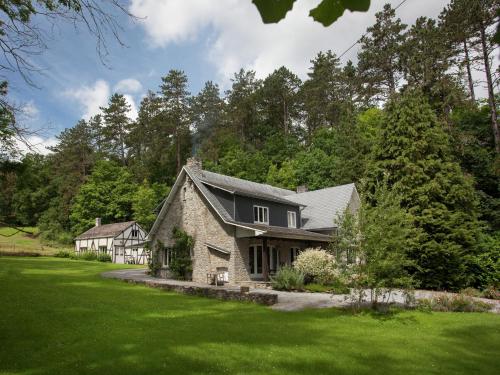  Beautiful Holiday Home with Garden near Forest in Belvaux in Belvaux