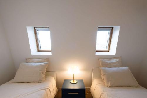 Bright 2BR with Balcony Chic Paris - image 8