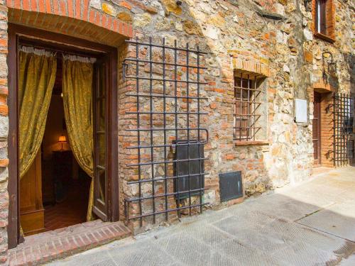  Rustic Holiday Home in Canneto with Balcony, Pension in Monteverdi Marittimo