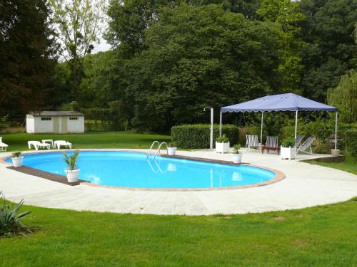 Riverside Villa in Liglet with Swimming Pool