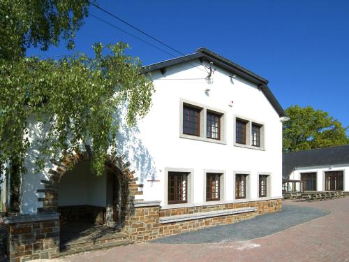 The architecture of a re examined school - Location saisonnière - Gouvy