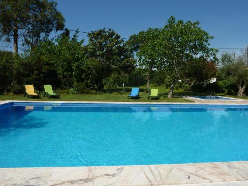 Inviting holiday home in Montemor o Novo with Pool