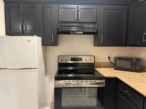 Regency Inn & Suites - Baytown - image 38