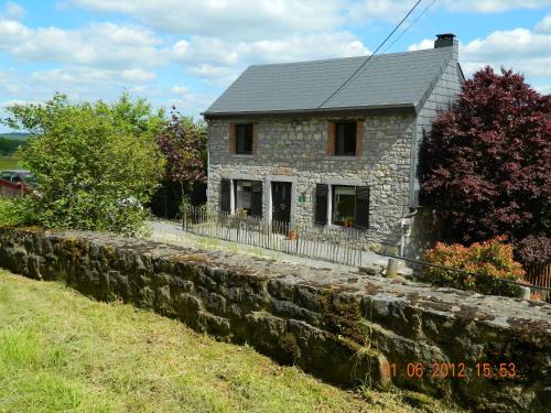 Quaint Holiday Home in Beauraing Belgium with Private Garden gîte à louer Honnay