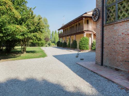  Cozy Cottage in Portomaggiore near Lake, Pension in Portomaggiore bei Formignana