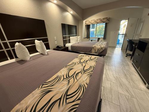 Regency Inn & Suites - Baytown - image 33