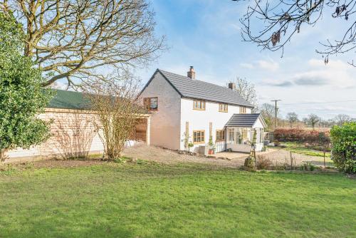 Spacious 4-Bed in Peaceful Market Drayton - Pass the Keys – khách sạn tại Cheswardine
