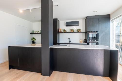 Luxury Apartment with 4 Rooms Pool and Modern Comfort - image 2