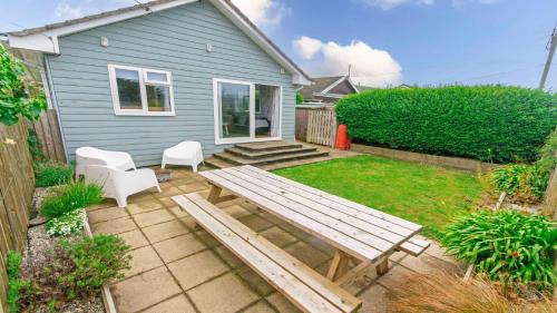 Exterior view of Swallows Beach Chalet Sleeps 6 Walk to the Beach
