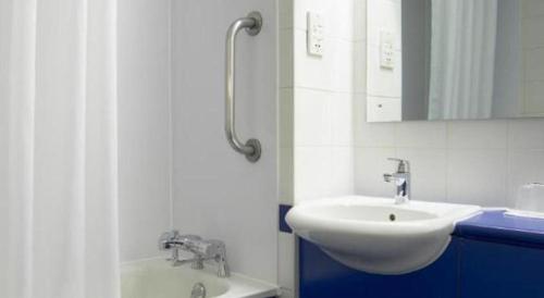 Travelodge London Kingston Upon Thames – London