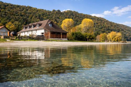 A szálláshely kívülről, Elvire - Cottage Romantique avec Sauna & bord de plage in Conjux