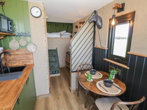 外部景觀, GiGi's Horsebox in 鄧波頓