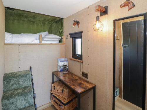 外部景觀, GiGi's Horsebox in 鄧波頓