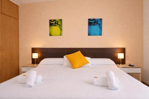 2 twin beds