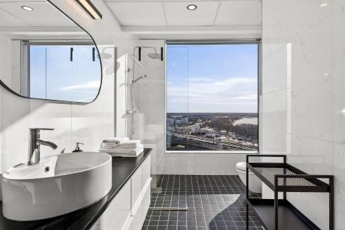 Revalia Fahle Airport Bus-Station Apartments with Best views, Tallinn