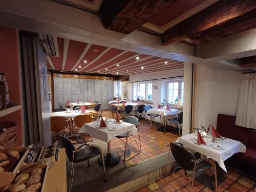 Schiefes Haus 2