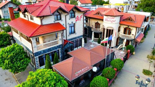 . La Casa Boutique