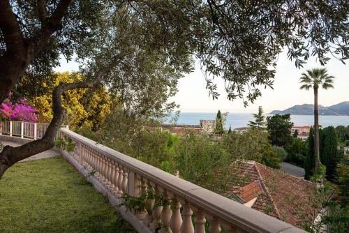 สวน, Hotel Chateau de la Tour Cannes in คานส์ ลา บอกกา