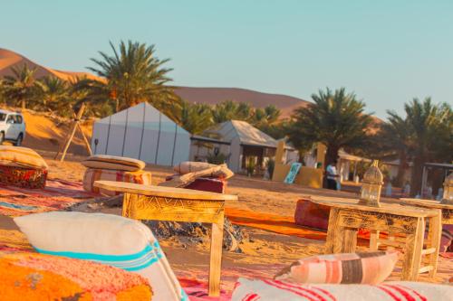 Morocco Luxury Desert Camp – khách sạn tại Hassilabied
