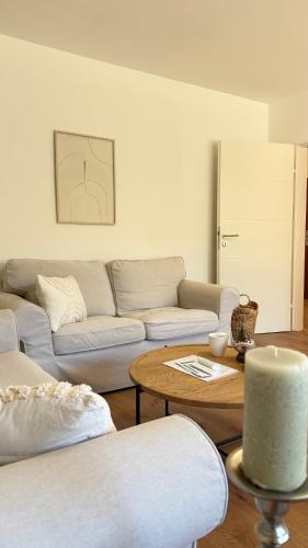 Großzügig, modern, mit Garten Sanierte 4-Zimmer-Wohnung mit Terrasse in Glinde, Deutschland