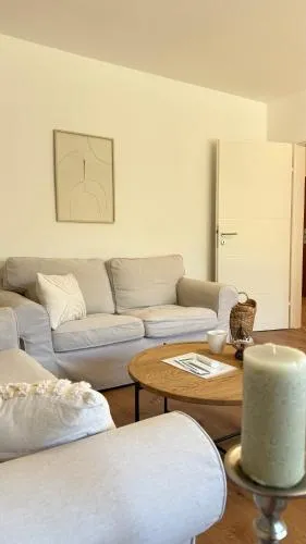 Großzügig, modern, mit Garten Sanierte 4-Zimmer-Wohnung mit Terrasse in Glinde, Deutschland