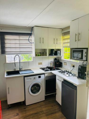 设施服务, Cabin in The Garden – Kwekwe - 2369 in 密德兰
