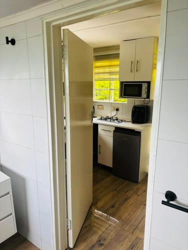 设施服务, Cabin in The Garden – Kwekwe - 2369 in 密德兰