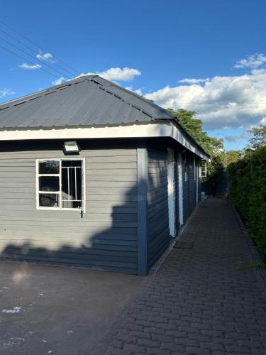 设施服务, Cabin in The Garden – Kwekwe - 2369 in 密德兰