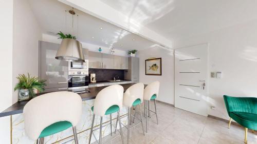 Villa climatisee avec piscine privee et 3 suites parentales Plage a 10 min a pied in Le Grau d'Agde