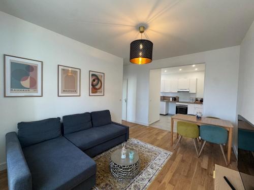 Cozy cocoon in the heart of town HEC & Tecomah in 茹伊昂若薩