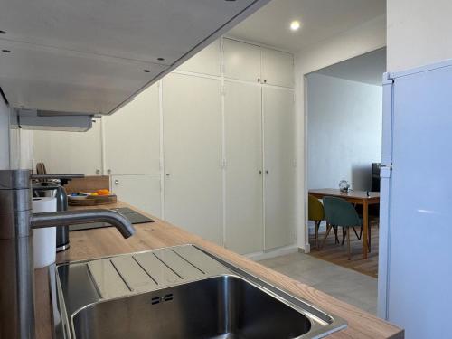 Cozy cocoon in the heart of town HEC & Tecomah in 茹伊昂若薩