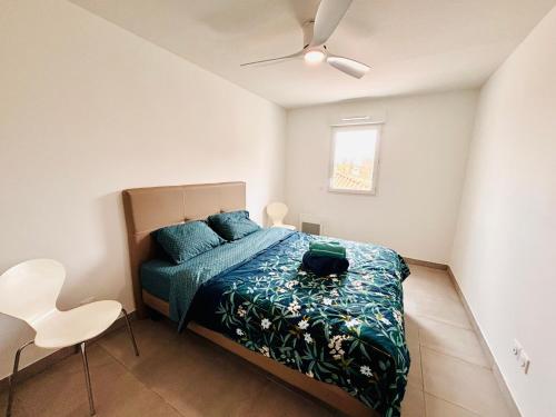 Bed, L appart, direct beach access, free parking secur in Vias