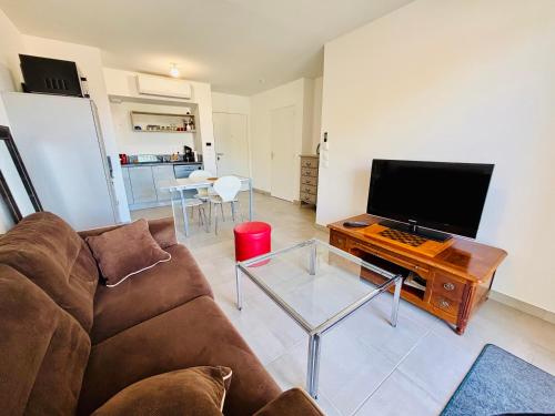 Facilities, L appart, direct beach access, free parking secur in Vias