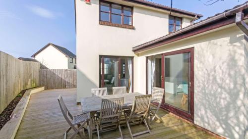 Seadmed, Rockpool Sleeps 8 Seaside Retreat Walk to Beach in Croyde