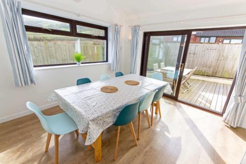 Seadmed, Rockpool Sleeps 8 Seaside Retreat Walk to Beach in Croyde