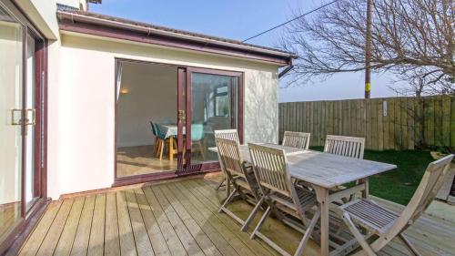 Seadmed, Rockpool Sleeps 8 Seaside Retreat Walk to Beach in Croyde