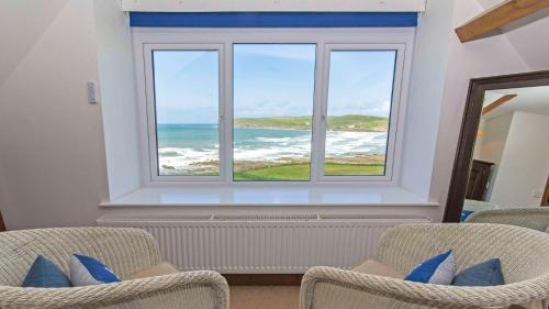 Seadmed, Stables - BEST Sea views in Croyde Sleeps 8 in Croyde