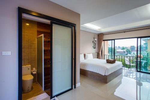Sata House Boutique Resort Located in Nakhonratchasima City Center, Sata House Boutique Resort is a perfect starting point from which to explore Nakhonratchasima. The property features a wide range of facilities to make your st