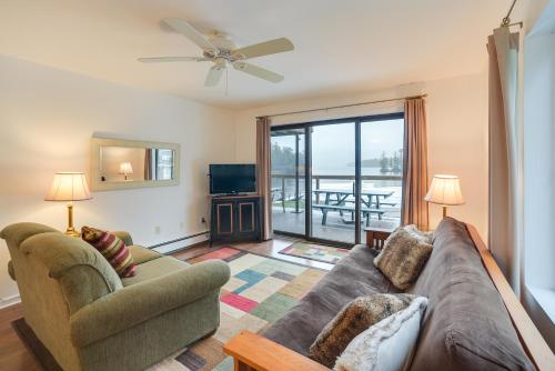 Lakefront Adirondacks Home: Fish, Hike, Ski! in โบลตัน แลนดิ้ง(นิวยอร์ค)