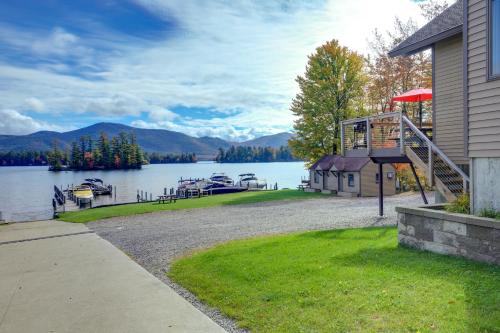 Lakefront Adirondacks Home: Fish, Hike, Ski! in โบลตัน แลนดิ้ง(นิวยอร์ค)