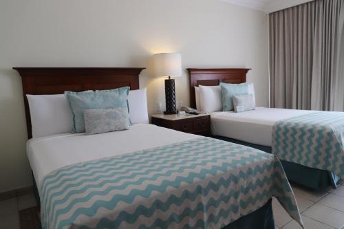 2 double beds