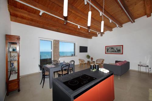 Relais Villa Giovanna - by the sea with garden in Caronia (Sicily)